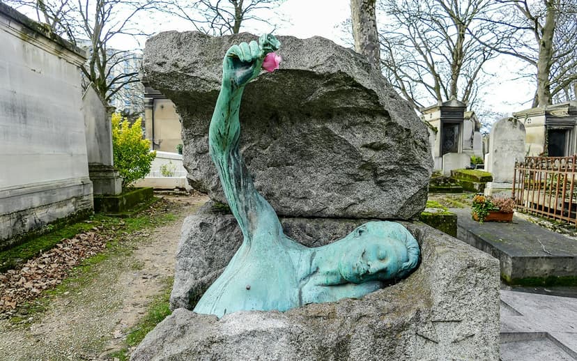 Père Lachaise Cemetery Famous Graves Private Guided Tour