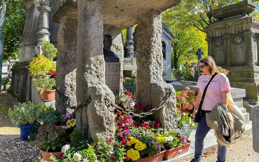 Guided Tour of Père Lachaise Cemetery’s Famous Graves