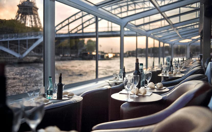 Paris En Scène - Dinner Cruise on the Seine in Paris