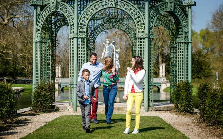 From Paris: Château of Chantilly Skip-the-Line Tickets with Round-Trip Train Transfers