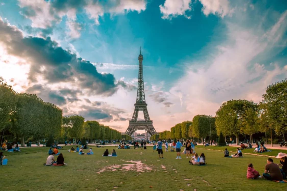 Cosa fare alla Torre Eiffel: la guida definitiva per i visitatori.